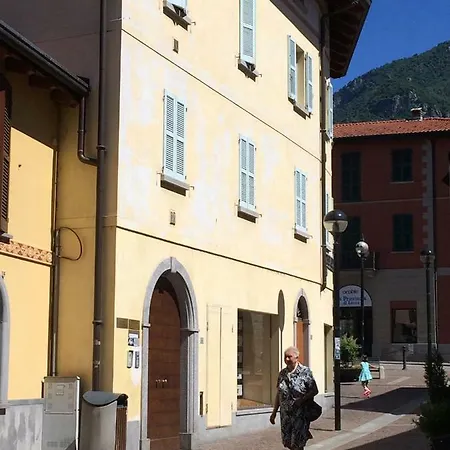 Tonzanico's House شقة مانديلو ديل لاريو