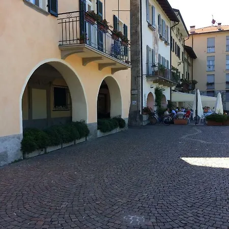 Tonzanico's House شقة *